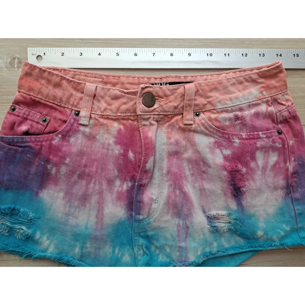 BDG‎ Boho High Rise Cheeky Tie Dye Distressed Denim Shorts 29 (Measures 27